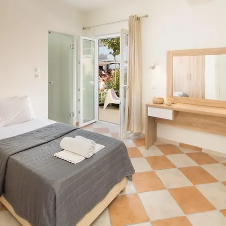 Paralia Hotel 2*